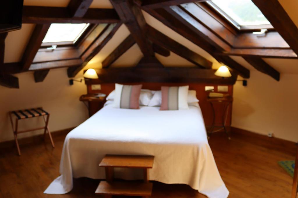 Postel nebo postele na pokoji v ubytování Hotel Rural Irigoienea
