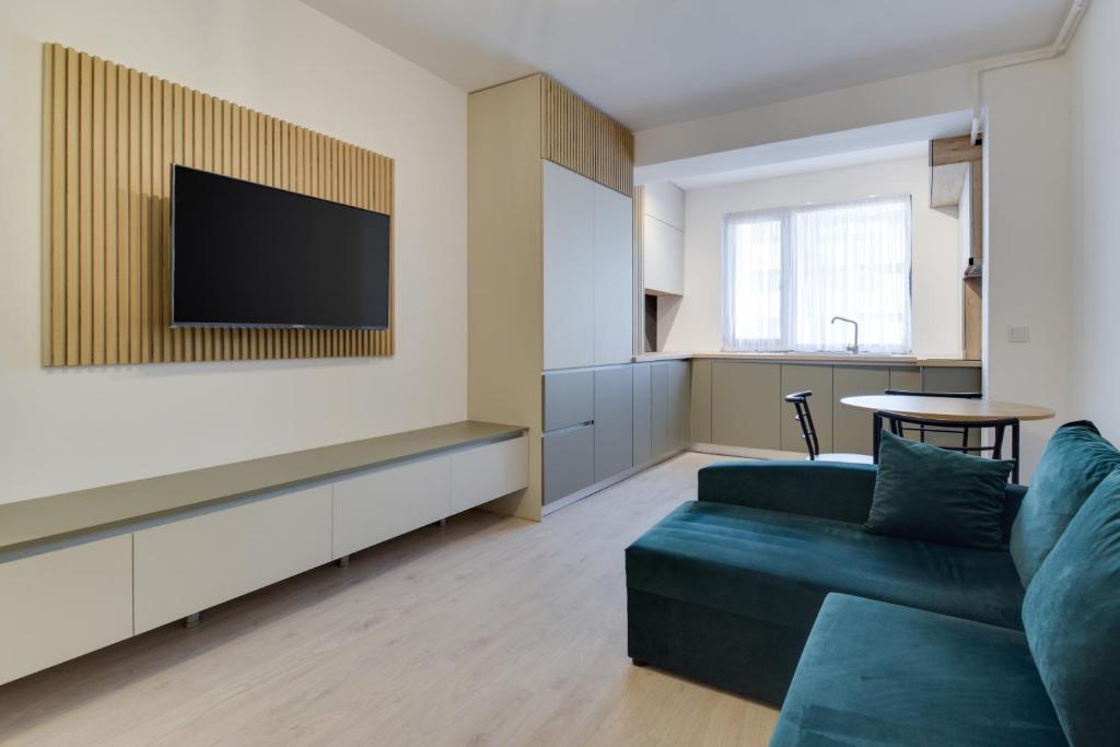 TV a/nebo společenská místnost v ubytování Cozy Studio Pipera