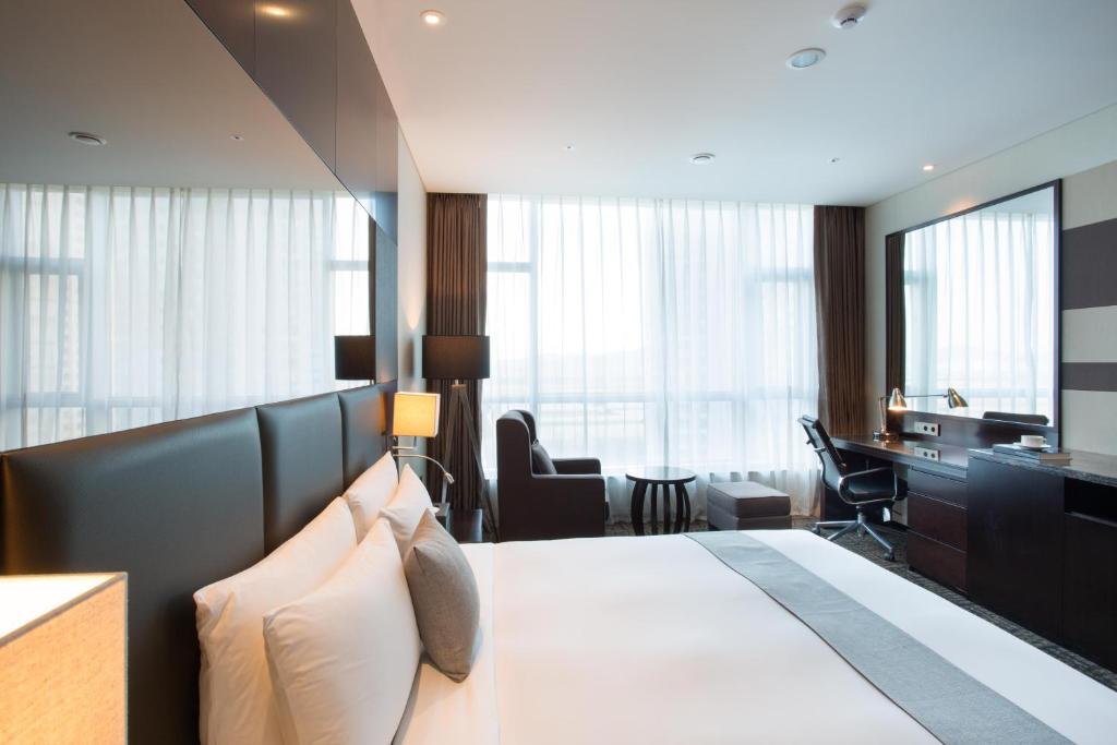 Postel nebo postele na pokoji v ubytování I Square Hotel