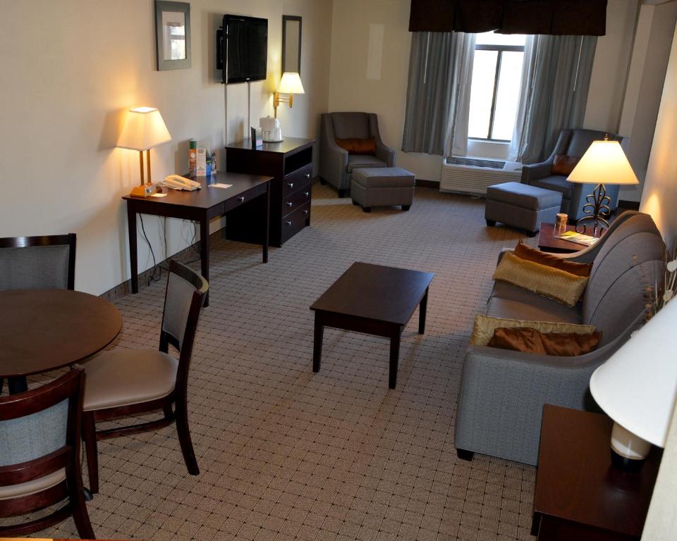 Wingate by Wyndham West Monroe - Executive Suite
