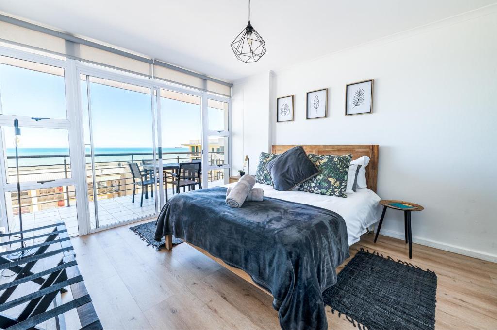 Curated visual reference: Picture Idea: Luxury Beachfront Apartment In Blouberg 304 The Waves Bloubergstrand