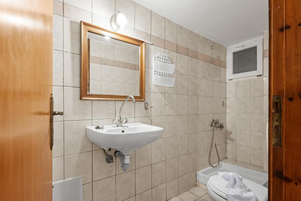 Koupelna v ubytování Nikos Apartments