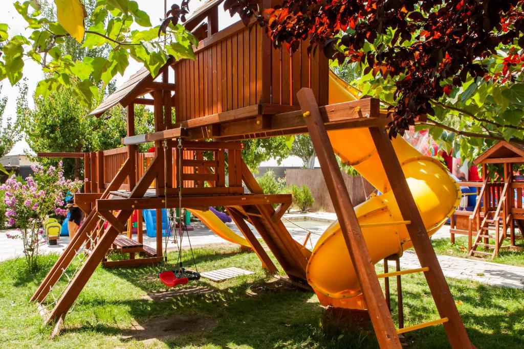 Herní místnost nebo prostor pro děti v ubytování Cross Resort Hotel