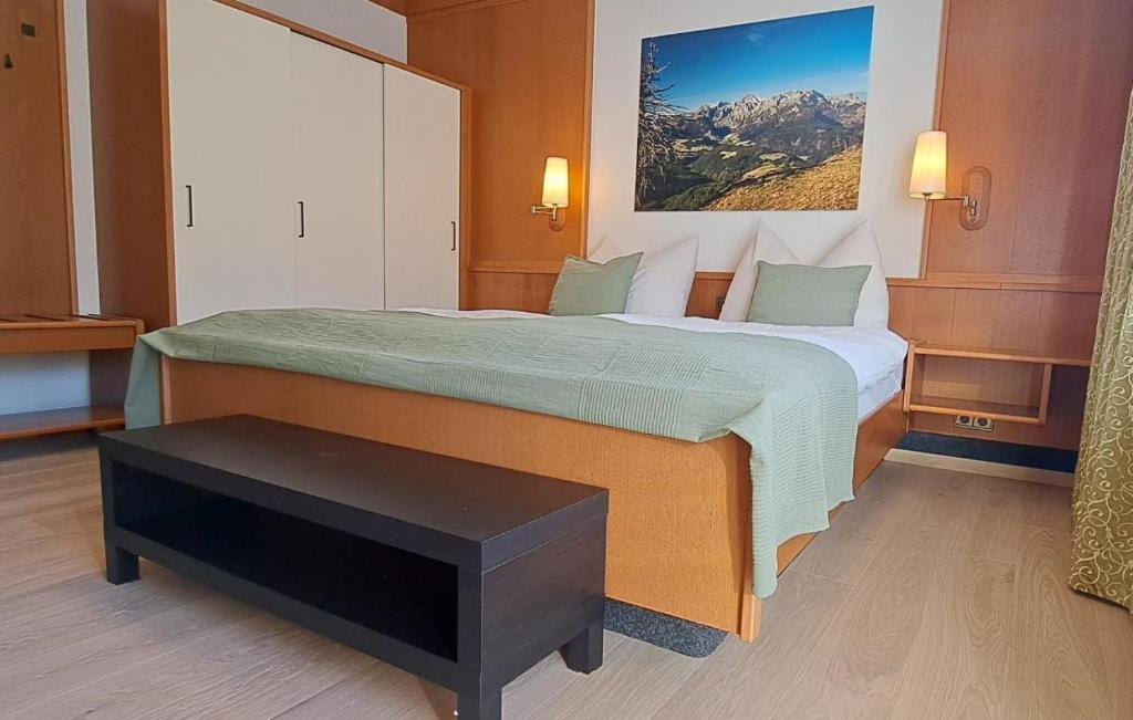 Postel nebo postele na pokoji v ubytování Ferienhaus Lechner für max 10 Personen - Wald und Naturgarten