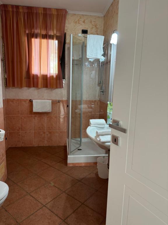 EURO HOUSE INN airport - Two-Bedroom Deluxe Apartment