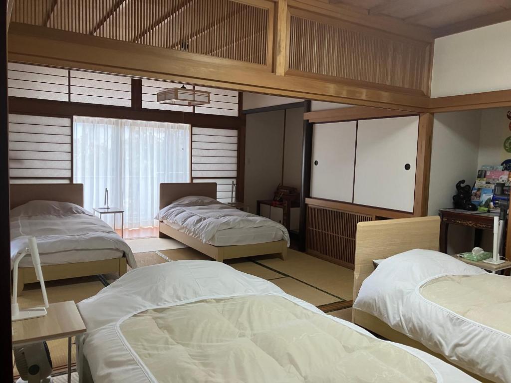 Postel nebo postele na pokoji v ubytování Marina Bay Atami