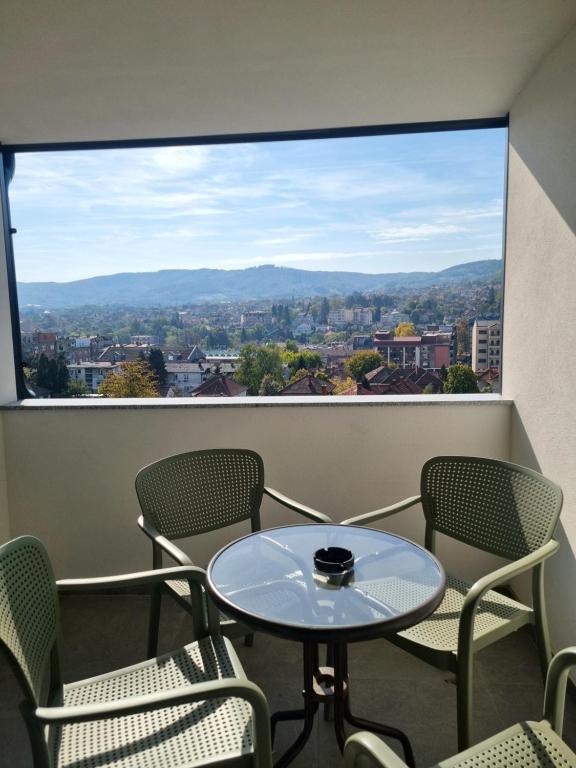 Nespecifikovaný výhled na hory nebo výhled na hory při pohledu z apartmánu