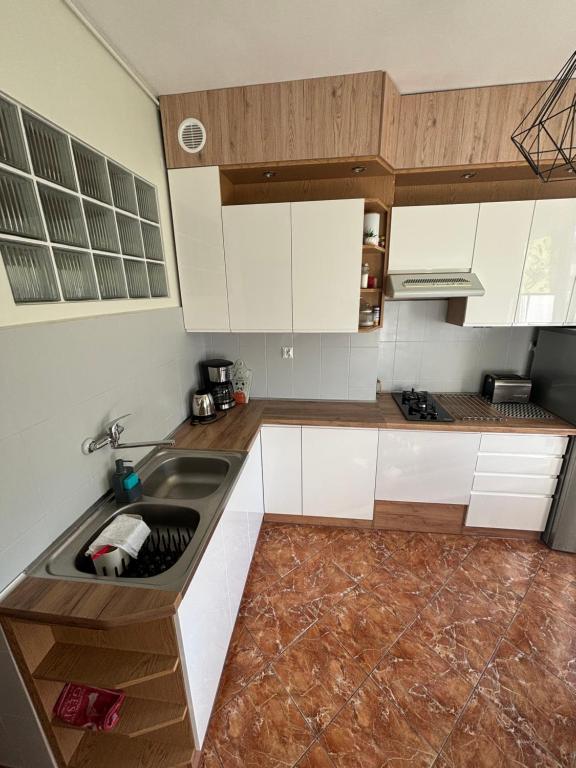 Kuchyňa alebo kuchynka v ubytovaní Apartament 18