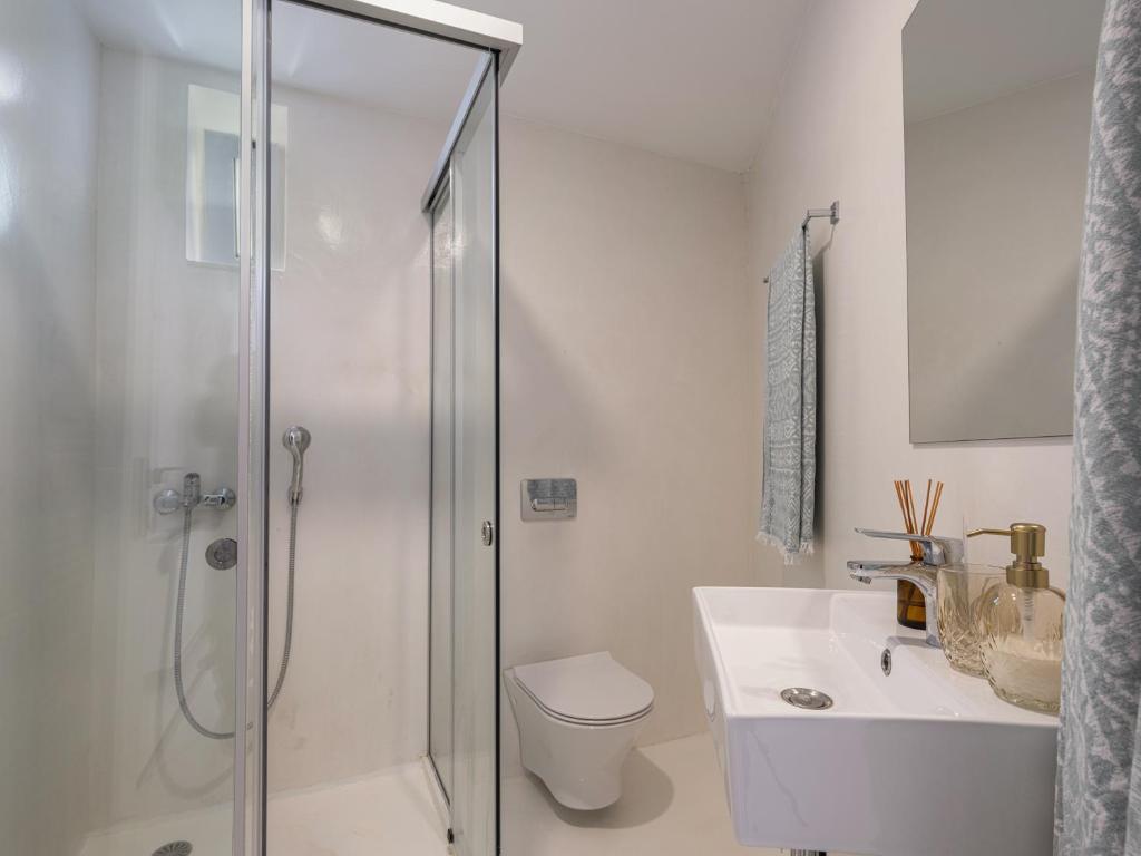 A bathroom at Villa Kyma