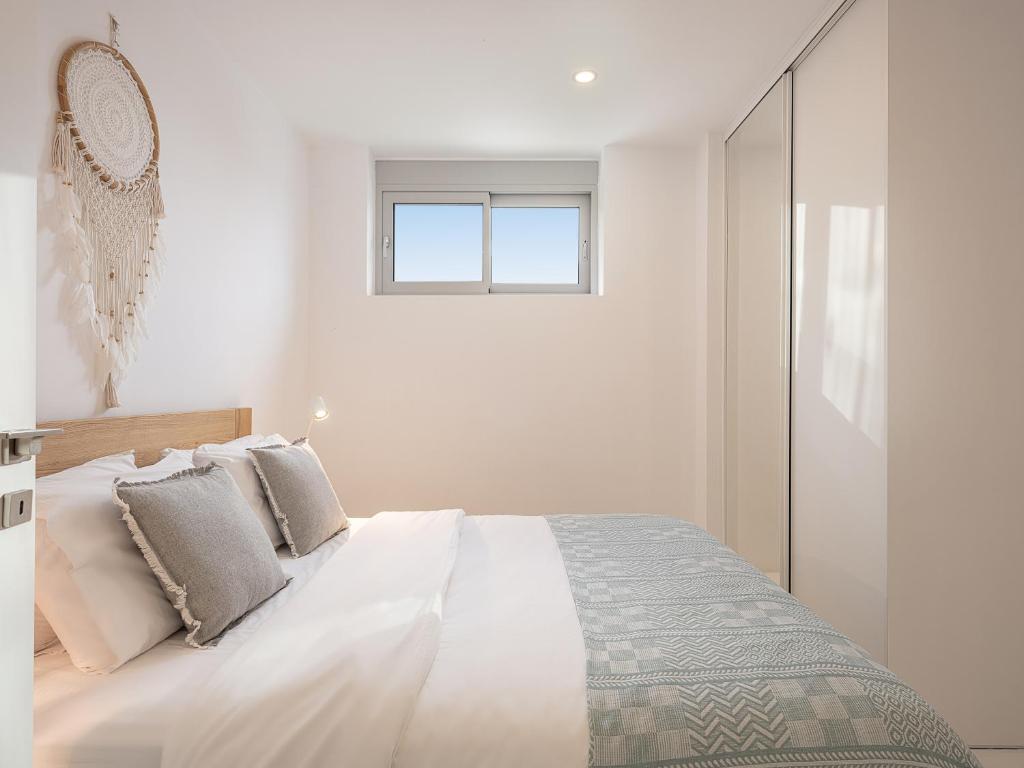 A bed or beds in a room at Villa Kyma