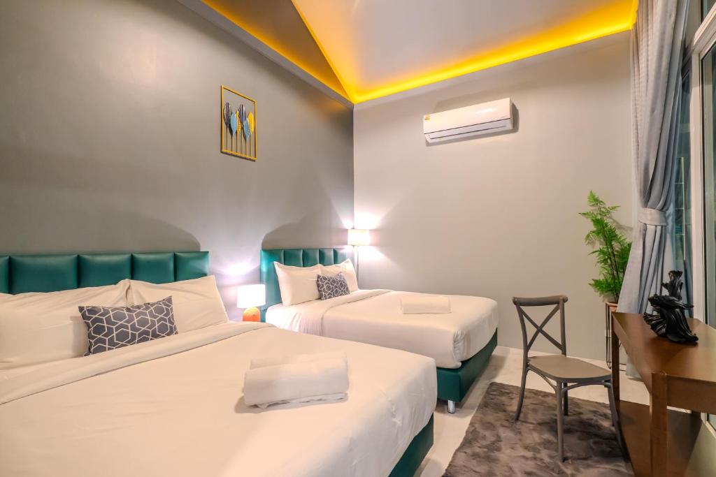 Postel nebo postele na pokoji v ubytování BellaBella Private Pool Villa Hua Hin