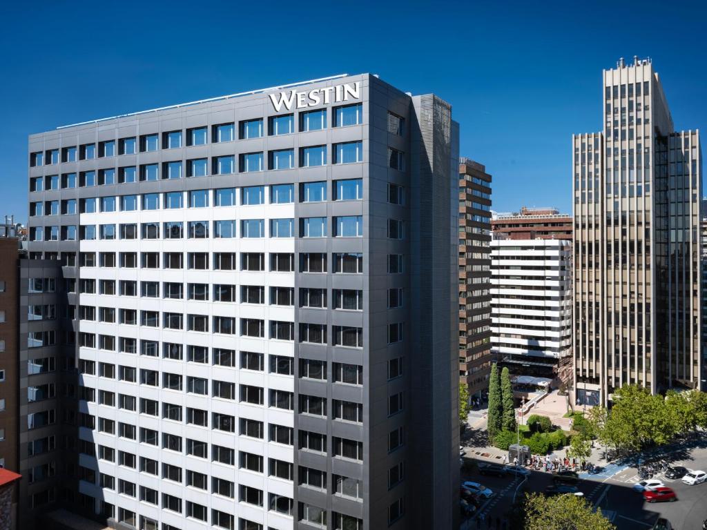 Nespecifikovaný výhled na destinaci Madrid nebo výhled na město při pohledu z hotelu