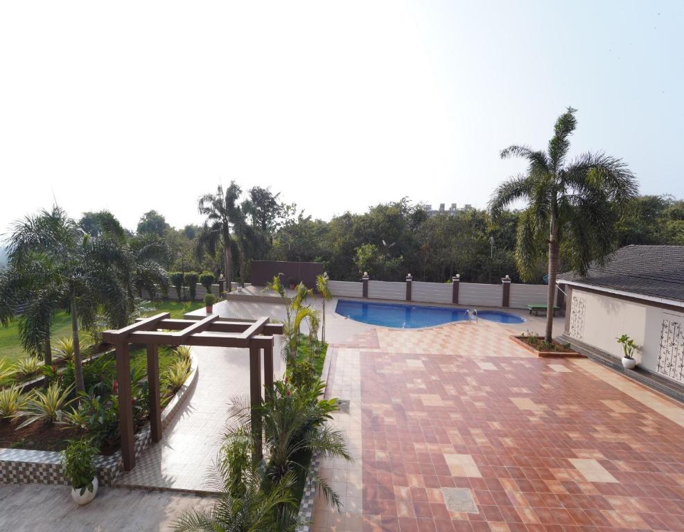 Bazén v ubytování FabHotel Ocean View Apartment - Nr Dabolim Airport nebo v jeho okolí