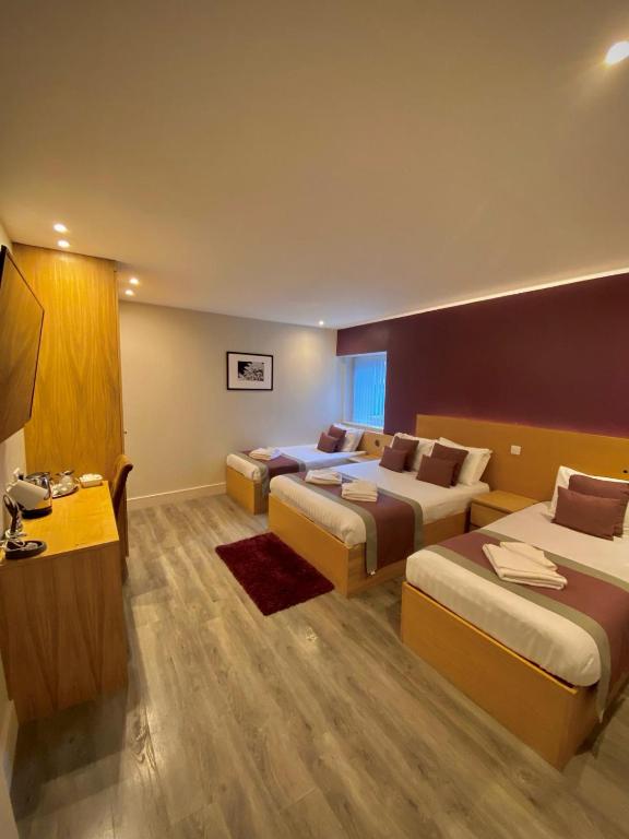 Postel nebo postele na pokoji v ubytování Holtwhites Hotel