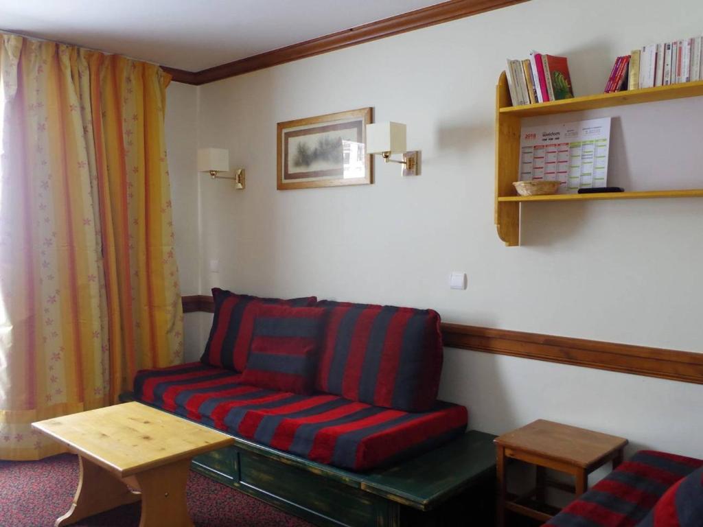 Χώρος καθιστικού στο Appart 3 pièces, balcon, parking, animaux admis, ski aux pieds - FR-1-351-56