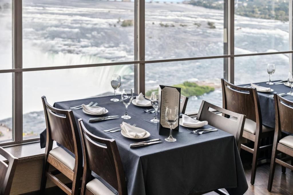 Tower Hotel at Fallsview - Resim 17