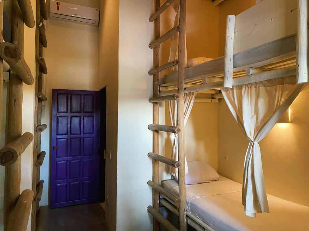 Postel nebo postele na pokoji v ubytování Teiú Hostel Trancoso