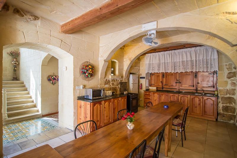 Η κουζίνα ή μικρή κουζίνα στο 4 Bedroom Farmhouse with Private Pool