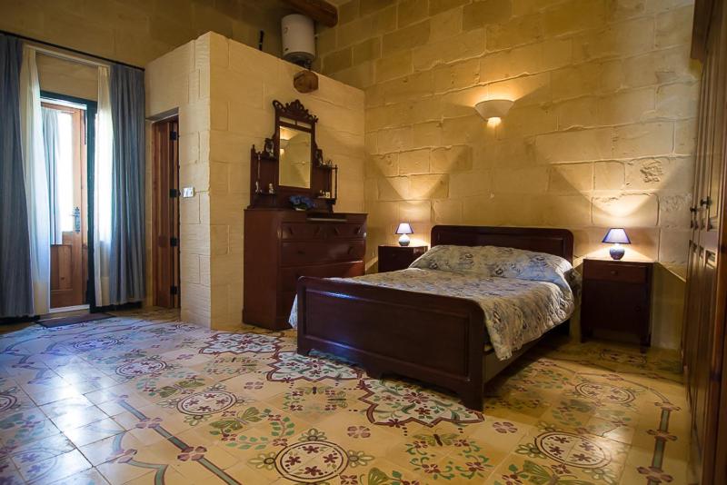 Ένα ή περισσότερα κρεβάτια σε δωμάτιο στο 4 Bedroom Farmhouse with Private Pool