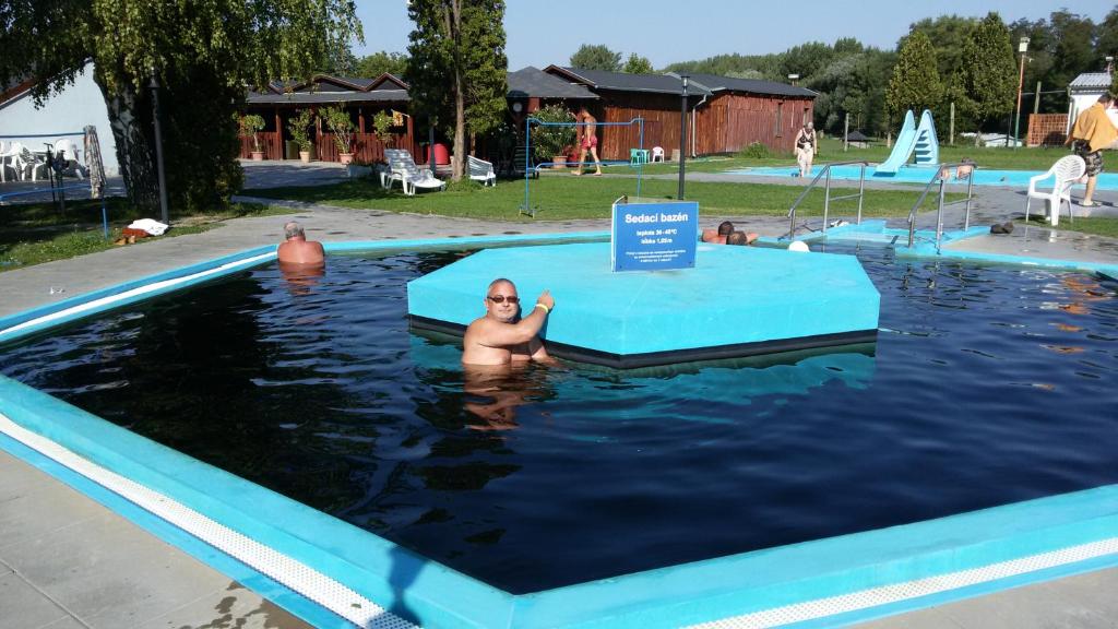 Bazén v ubytovaní Chalupy Majer Biffar alebo v jeho blízkosti
