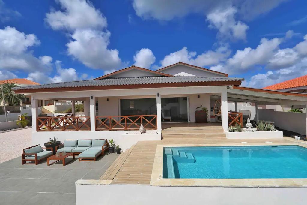 Bazen v nastanitvi oz. blizu nastanitve Villa with view in Willemstad