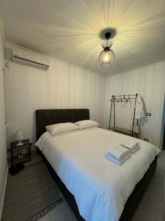 Postel nebo postele na pokoji v ubytování Xhelo's Rooms
