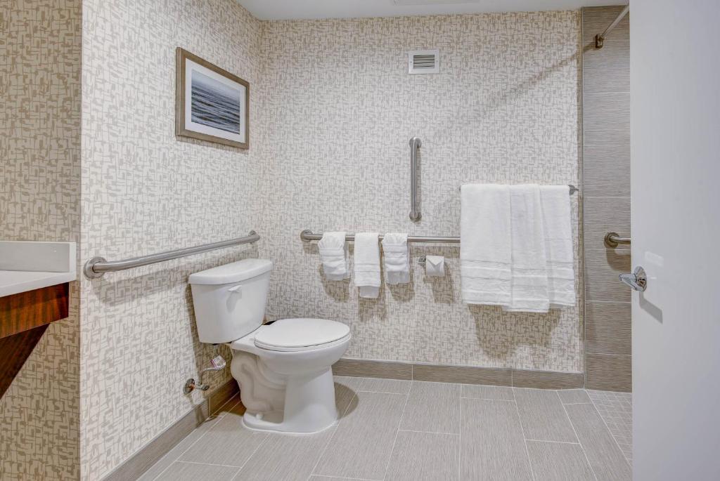 Koupelna v ubytování Sheraton Eatontown Hotel
