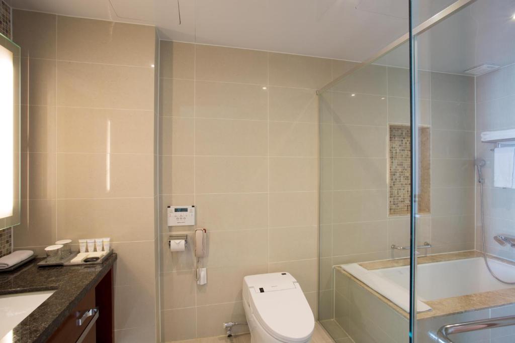 Koupelna v ubytování I Square Hotel