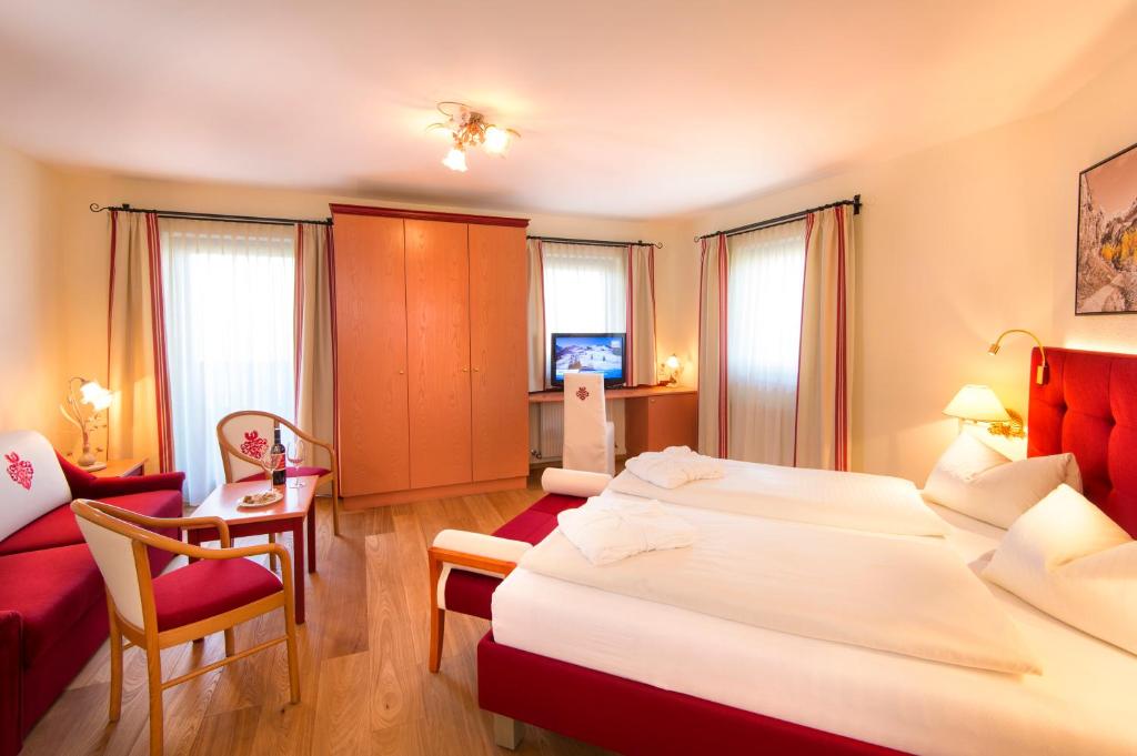 Postel nebo postele na pokoji v ubytování Hotel Zum Jungen Römer