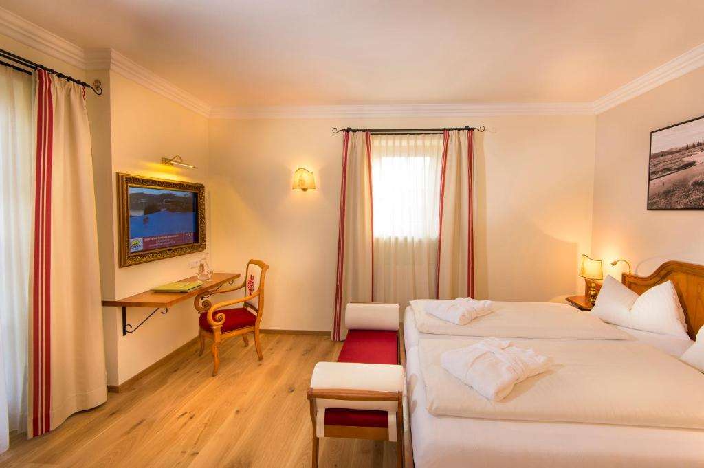 Postel nebo postele na pokoji v ubytování Hotel Zum Jungen Römer