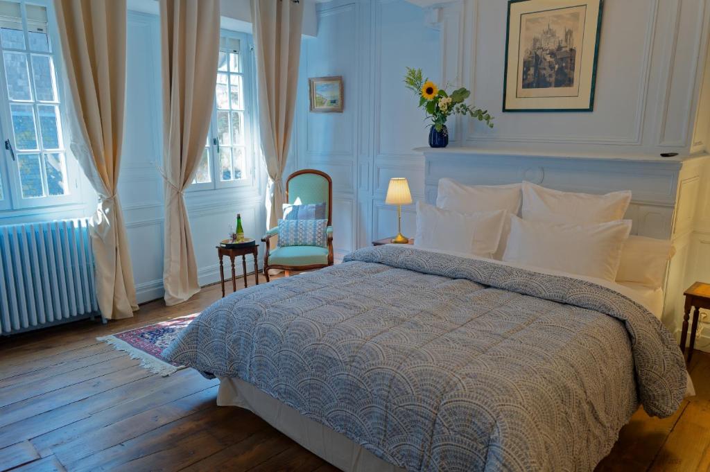 Postel nebo postele na pokoji v ubytování Guest House Saint Yves