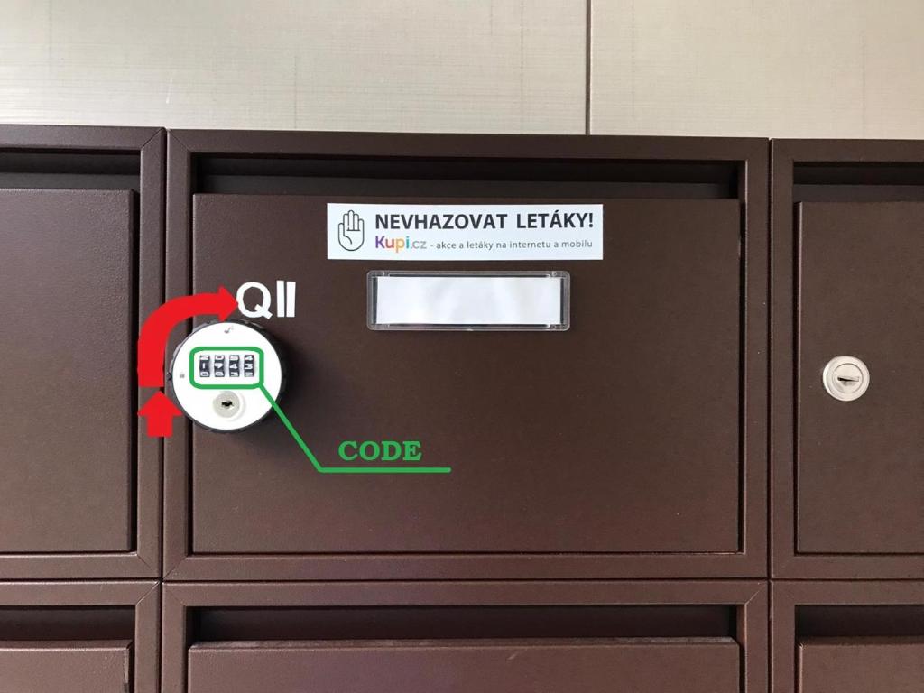 Sijil, anugerah, tanda atau dokumen lain yang dipamerkan di Apartman Q11