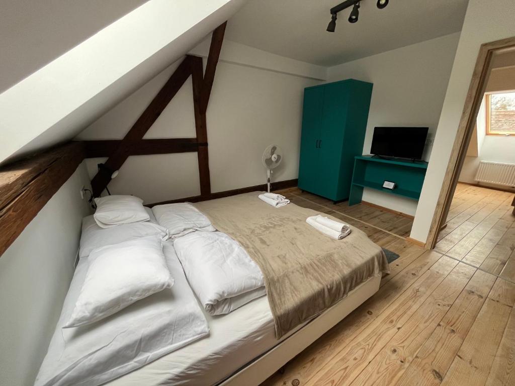 Postel nebo postele na pokoji v ubytování Várkerület 6 Apartman