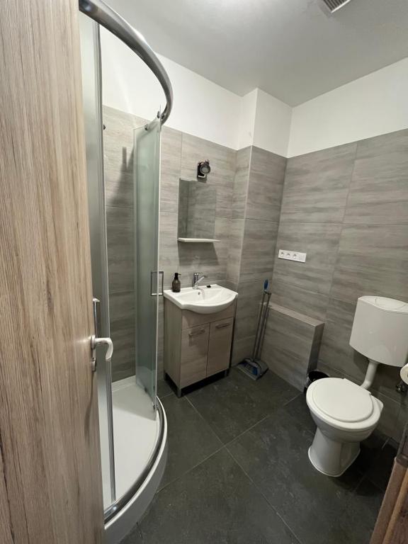 Koupelna v ubytování Várkerület 6 Apartman
