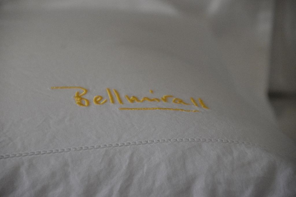 Postel nebo postele na pokoji v ubytování Pensió Bellmirall
