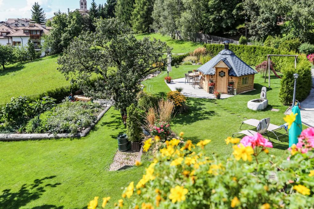 Vonkajšia záhrada v ubytovaní Alps Residence