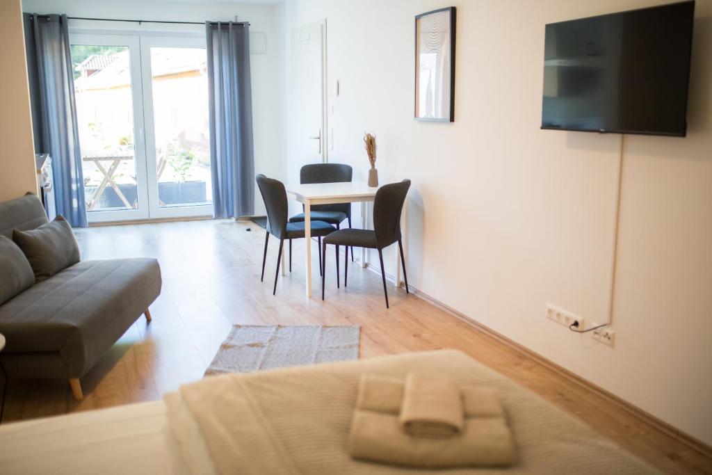 Posezení v ubytování HUGOS Studio Apartment