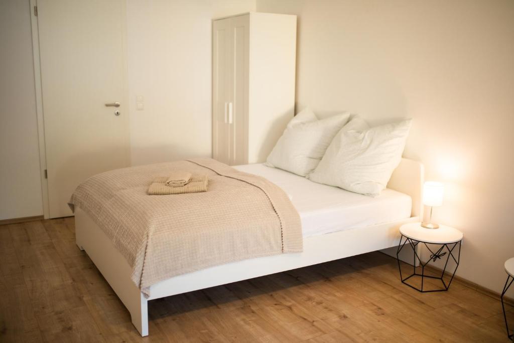 Postel nebo postele na pokoji v ubytování HUGOS Studio Apartment
