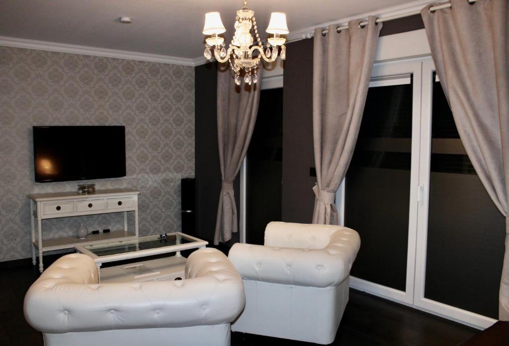 TV a/nebo společenská místnost v ubytování V E R O N E - Rooms & Suites - Liège - Rocourt