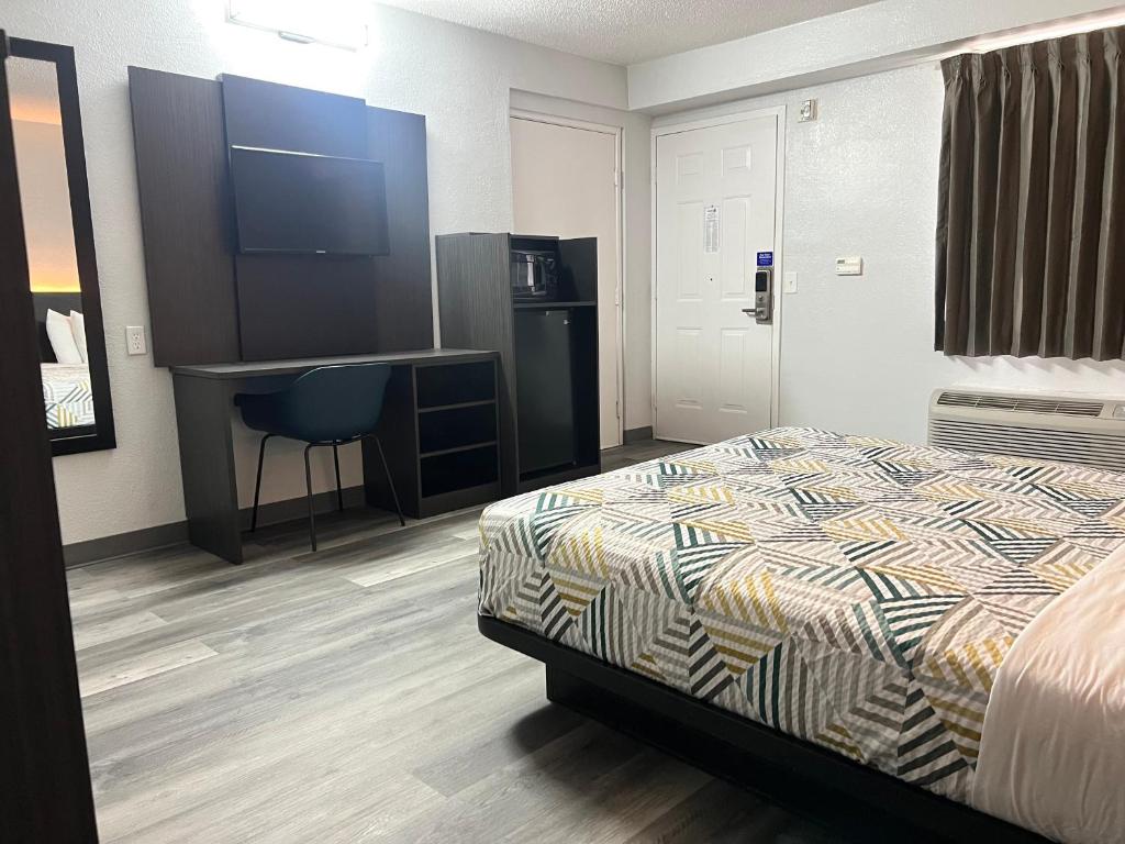 Motel 6-Middleburg Heights, OH - Cleveland - Habitación Deluxe Con Cama Grande