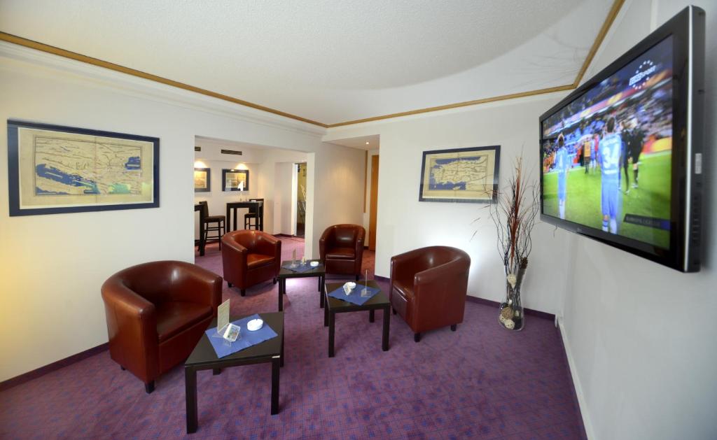 TV a/nebo společenská místnost v ubytování Hotel Bavaria Brehna