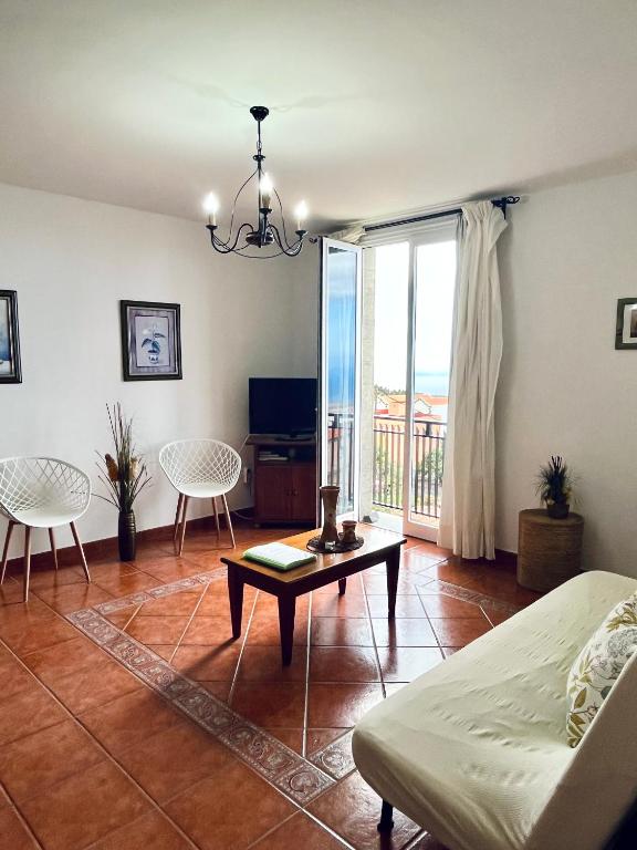 TV a/nebo společenská místnost v ubytování Apartamentos Los Verodes
