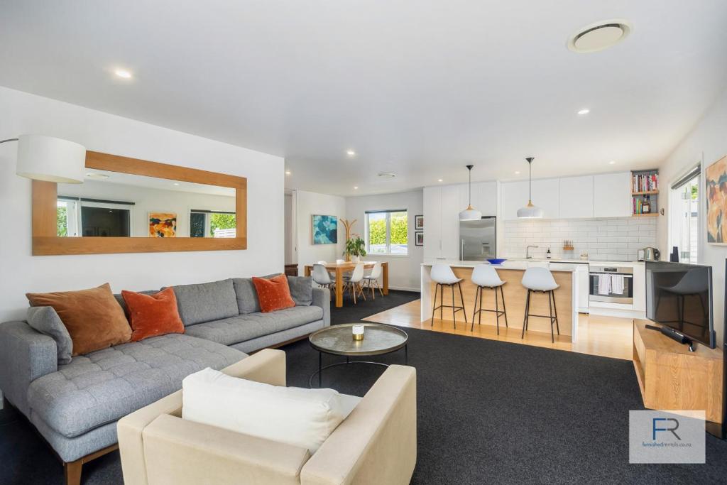 Stylish Northcote Point Bungalow, Auckland (updated prices 2026)