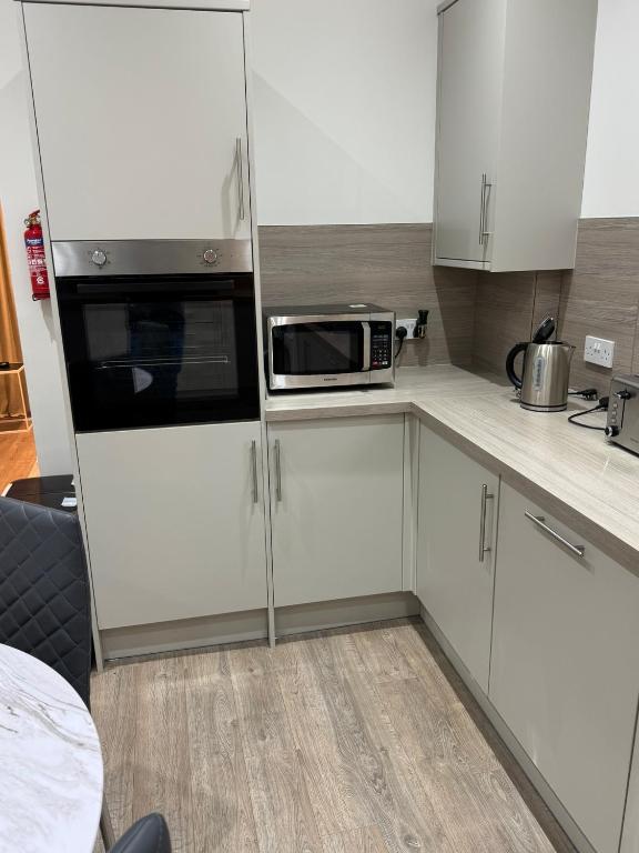 Kuchyň nebo kuchyňský kout v ubytování Luxury 2 Bedroom Cottage