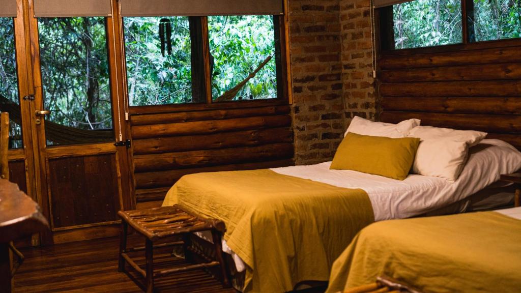 Postel nebo postele na pokoji v ubytování La Aldea De La Selva Lodge