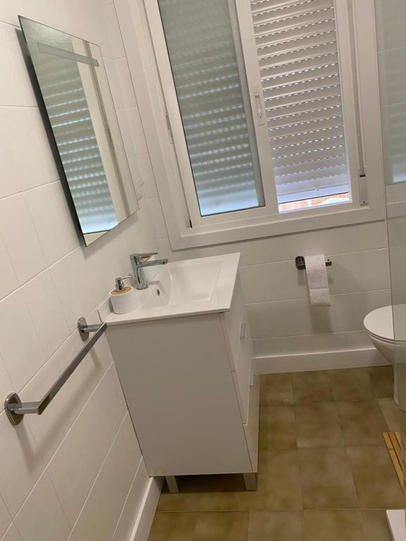 Bilik mandi di Casa con terraza