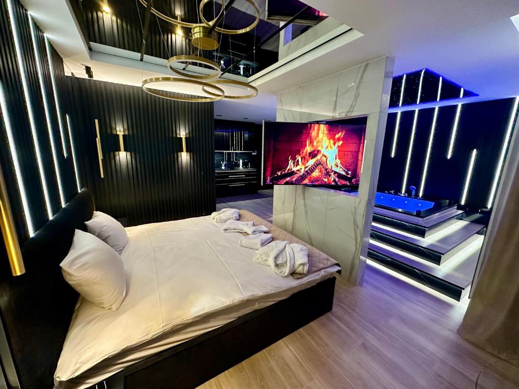 Una cama o camas en una habitación de Masarska 6 VIP Apartamenty JACUZZI