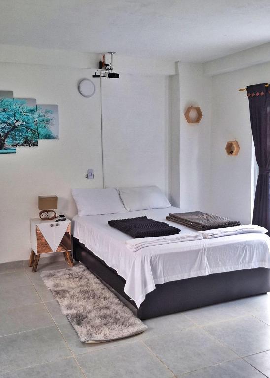 a bedroom with a large bed with a rug at OSIMiRI JAMAICA II-Piscina, naturaleza mágica in San Rafael