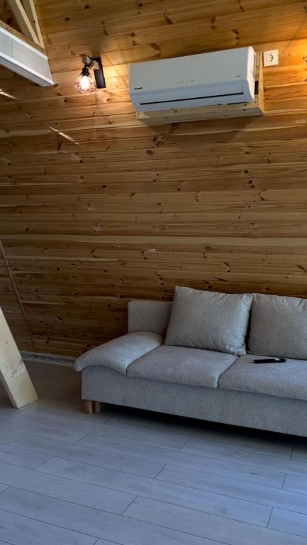 Posezení v ubytování A-frame Muchia Scortii