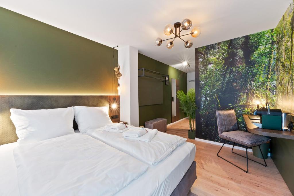 Postel nebo postele na pokoji v ubytování JUNGLE No5 Boutique Hotel - Stuttgart City-Center